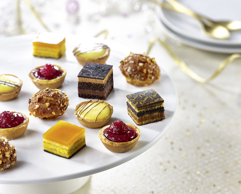 Traditional Petits Fours  Traiteur de Paris UK-IRE